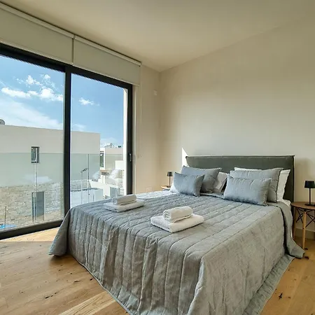 Avalon Gardens 43 *